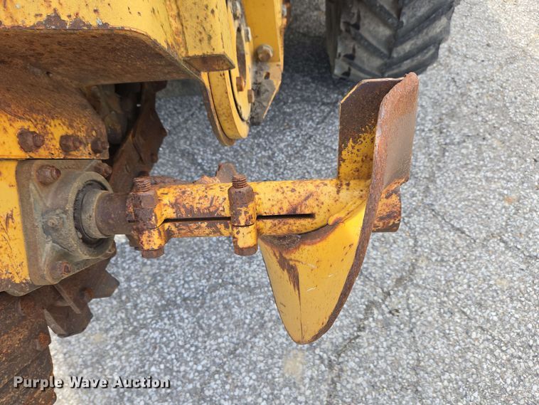 image for item EC4226 1996 Vermeer V5750 trencher