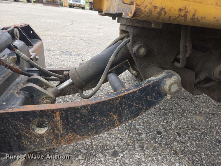 image for item EC4227 2006 Vermeer RT450 trencher