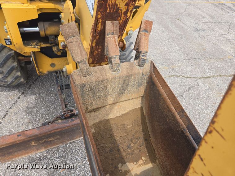 image for item EC4227 2006 Vermeer RT450 trencher