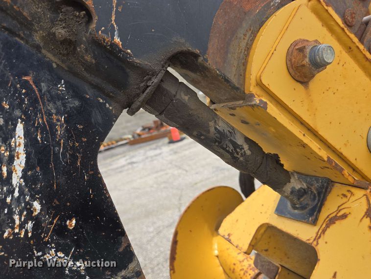 image for item EC4227 2006 Vermeer RT450 trencher