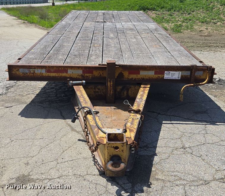 image for item EC4232 2011 Durcholz flatbed trailer