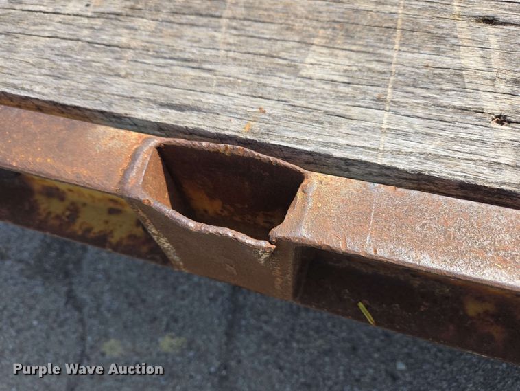 image for item EC4232 2011 Durcholz flatbed trailer