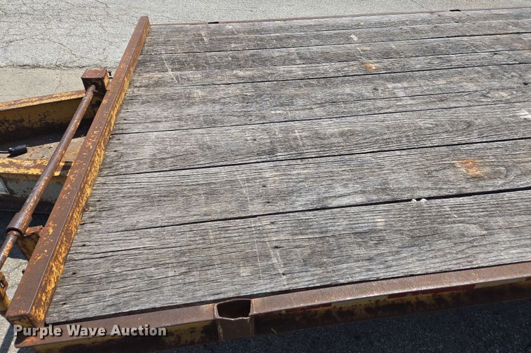 image for item EC4232 2011 Durcholz flatbed trailer