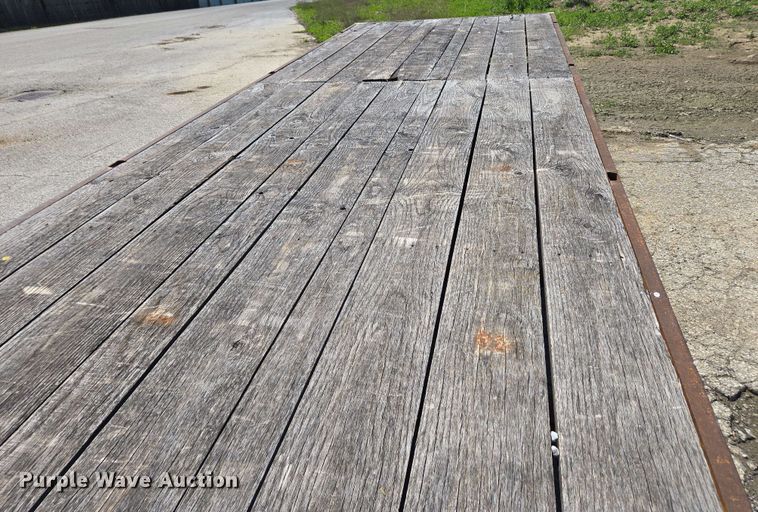 image for item EC4232 2011 Durcholz flatbed trailer