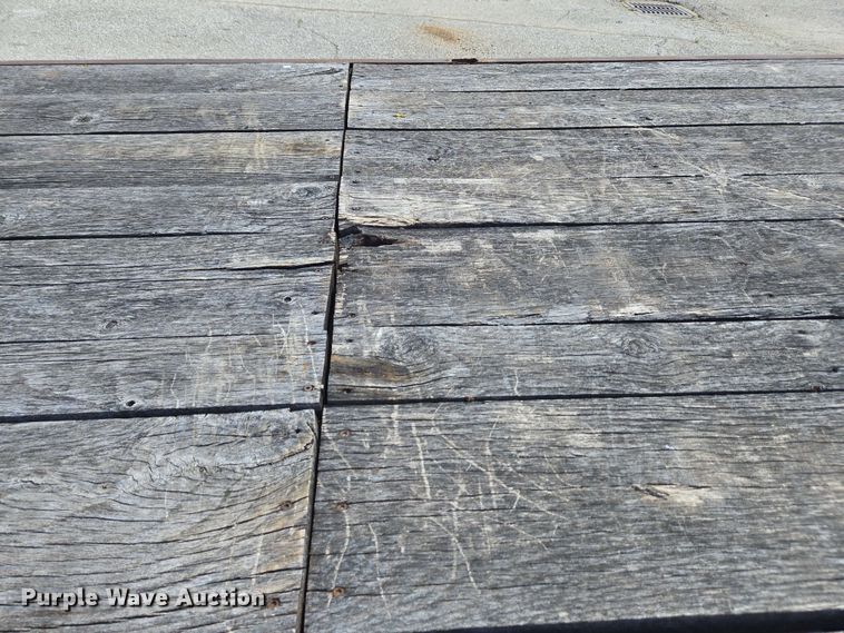 image for item EC4232 2011 Durcholz flatbed trailer