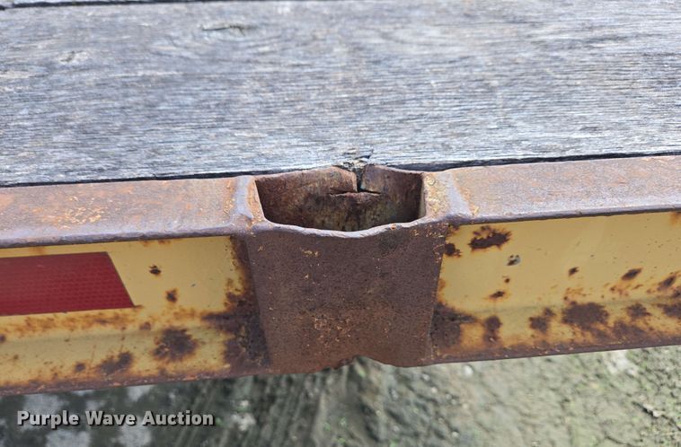 image for item EC4232 2011 Durcholz flatbed trailer
