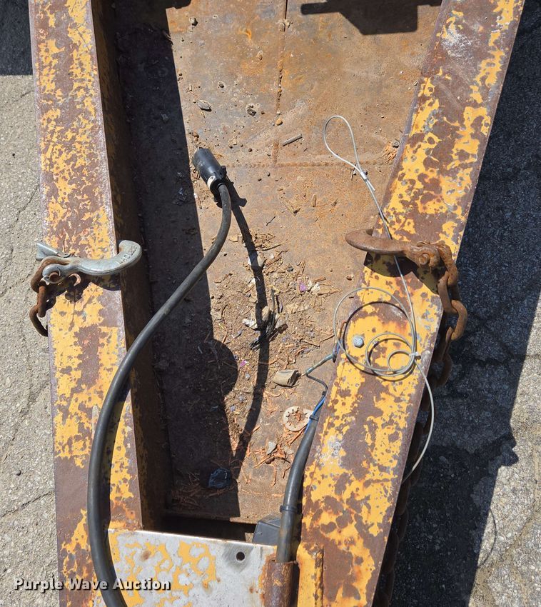 image for item EC4232 2011 Durcholz flatbed trailer