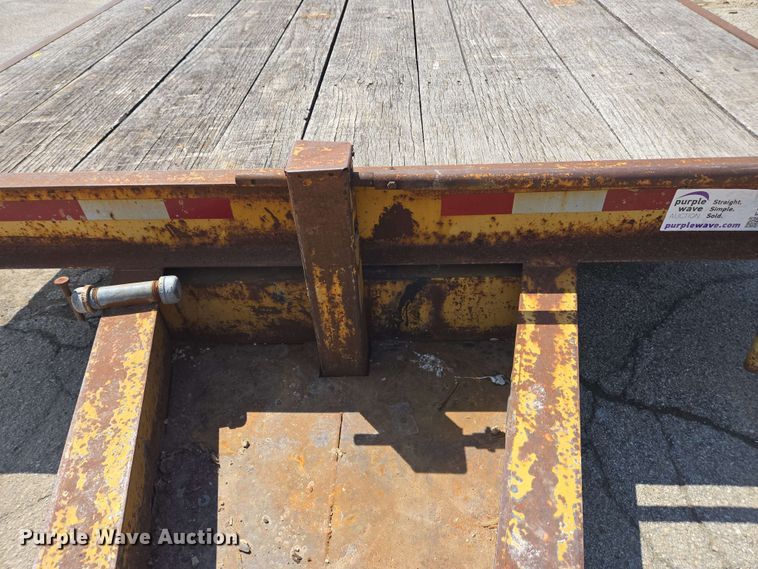 image for item EC4232 2011 Durcholz flatbed trailer