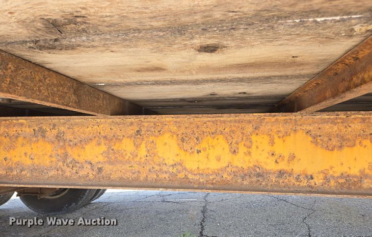 image for item EC4232 2011 Durcholz flatbed trailer