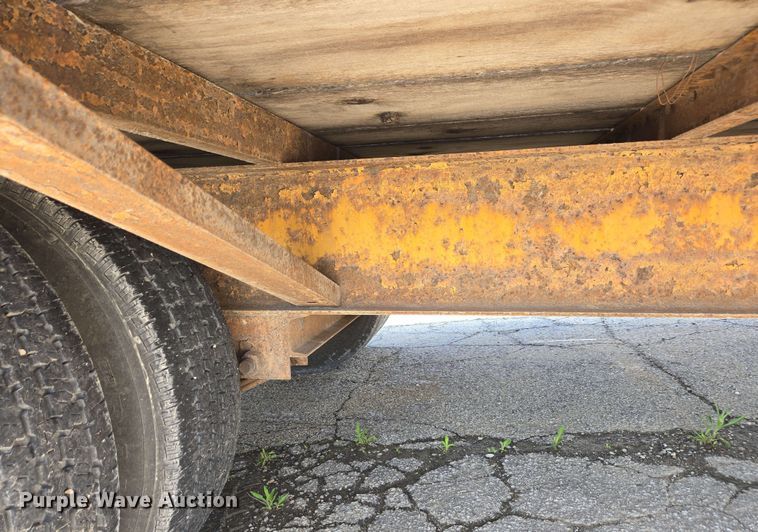 image for item EC4232 2011 Durcholz flatbed trailer