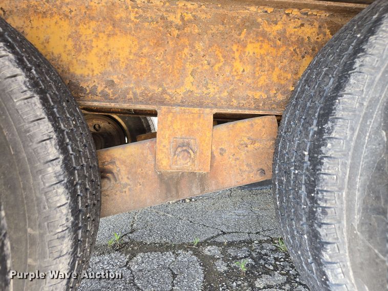 image for item EC4232 2011 Durcholz flatbed trailer