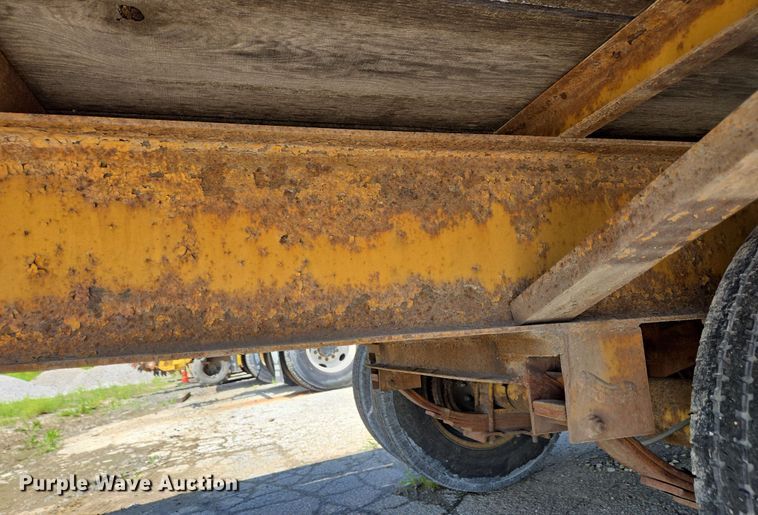 image for item EC4232 2011 Durcholz flatbed trailer