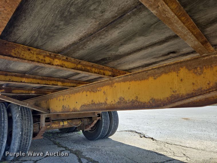 image for item EC4232 2011 Durcholz flatbed trailer