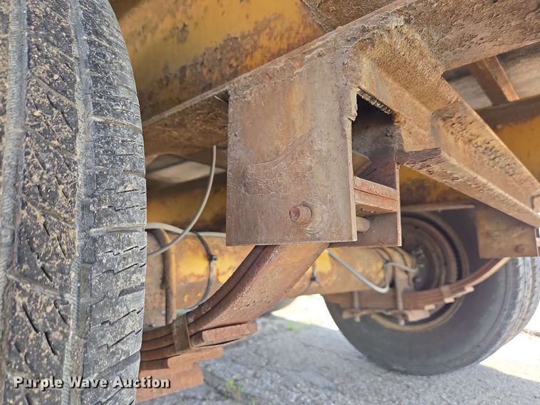 image for item EC4232 2011 Durcholz flatbed trailer