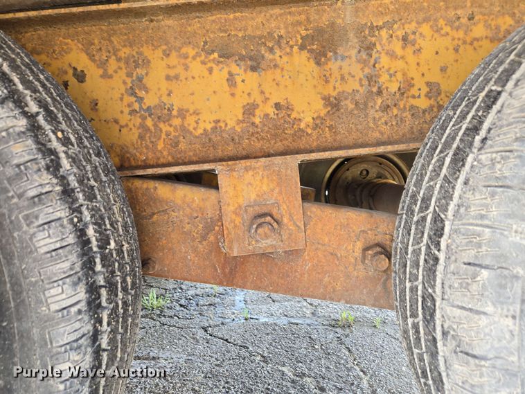 image for item EC4232 2011 Durcholz flatbed trailer