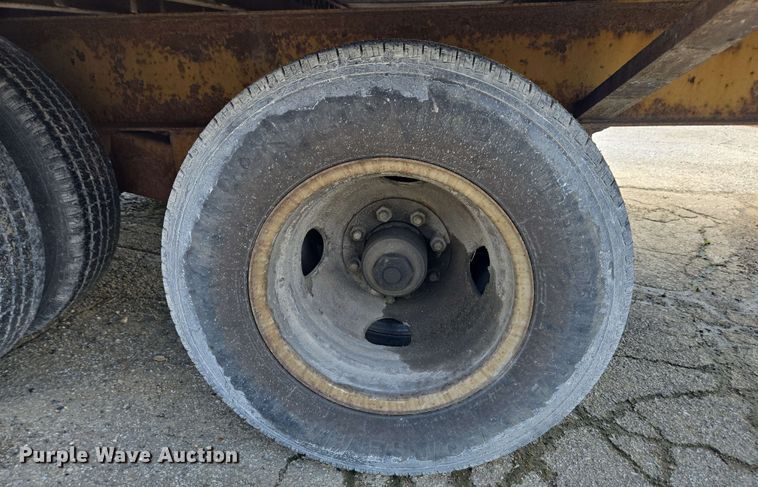 image for item EC4232 2011 Durcholz flatbed trailer