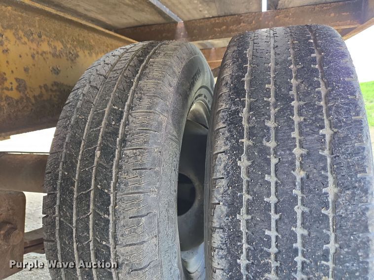 image for item EC4232 2011 Durcholz flatbed trailer