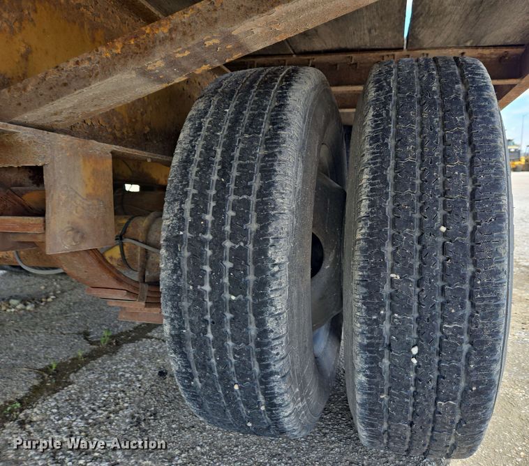 image for item EC4232 2011 Durcholz flatbed trailer