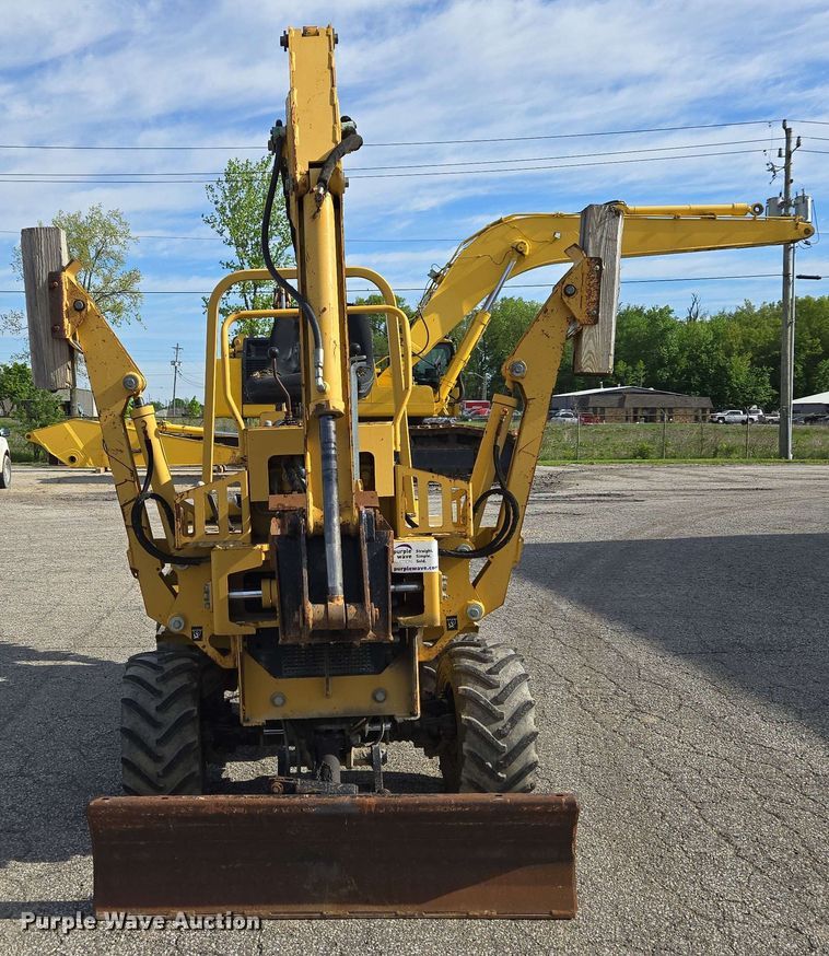 image for item EC4234 2005 Vermeer RT450 trencher