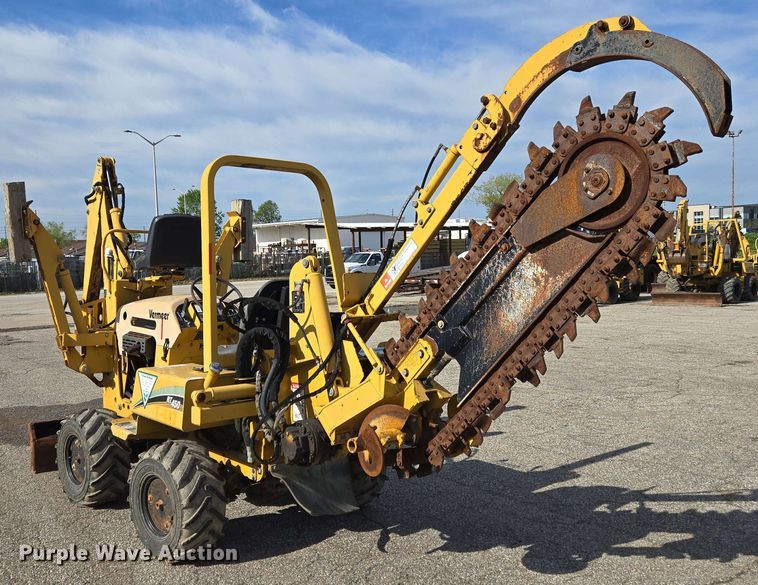 image for item EC4234 2005 Vermeer RT450 trencher