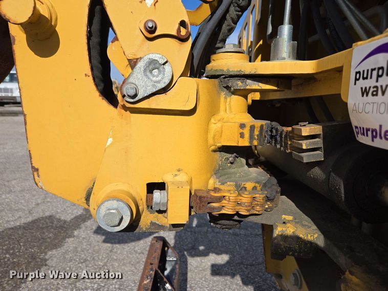 image for item EC4234 2005 Vermeer RT450 trencher