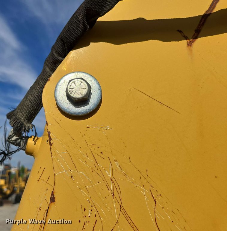 image for item EC4234 2005 Vermeer RT450 trencher