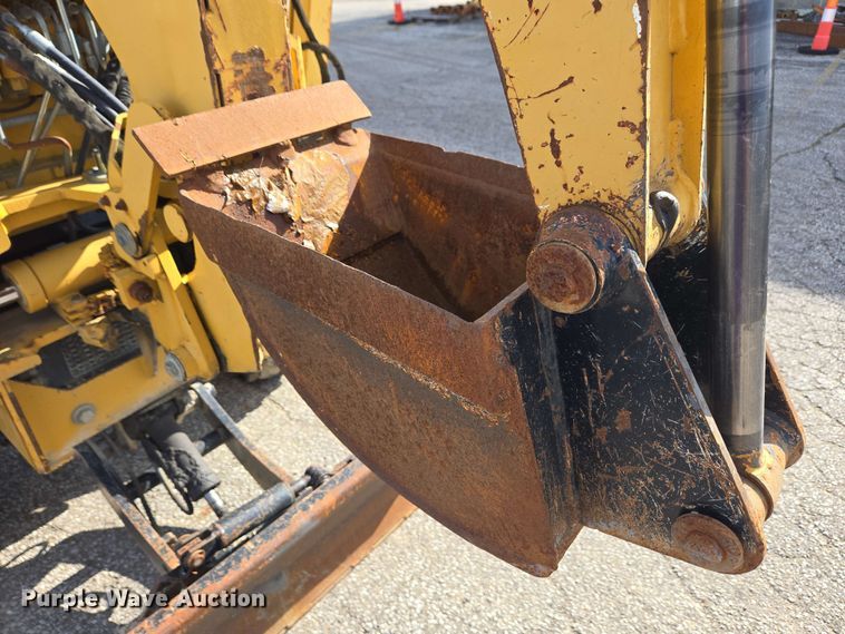 image for item EC4234 2005 Vermeer RT450 trencher