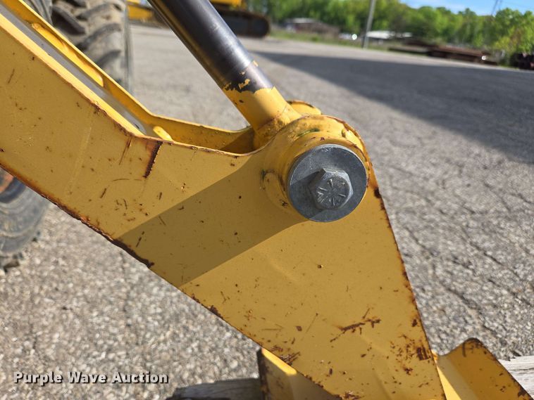 image for item EC4234 2005 Vermeer RT450 trencher