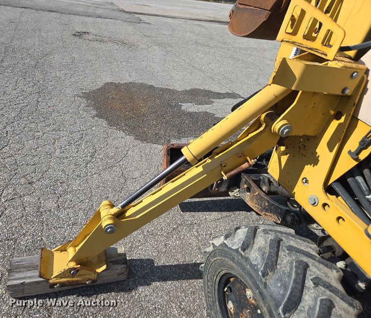 image for item EC4234 2005 Vermeer RT450 trencher