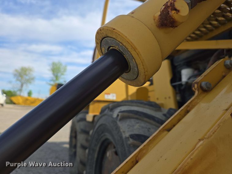 image for item EC4234 2005 Vermeer RT450 trencher