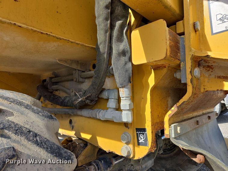 image for item EC4234 2005 Vermeer RT450 trencher