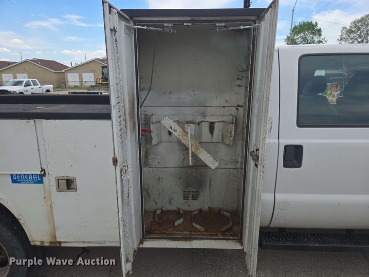 image for item EC4235 2016 Ford F550 Super Duty XL  utility / service truck