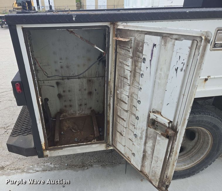 image for item EC4235 2016 Ford F550 Super Duty XL  utility / service truck