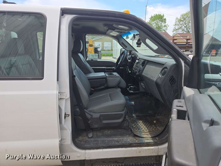 image for item EC4235 2016 Ford F550 Super Duty XL  utility / service truck