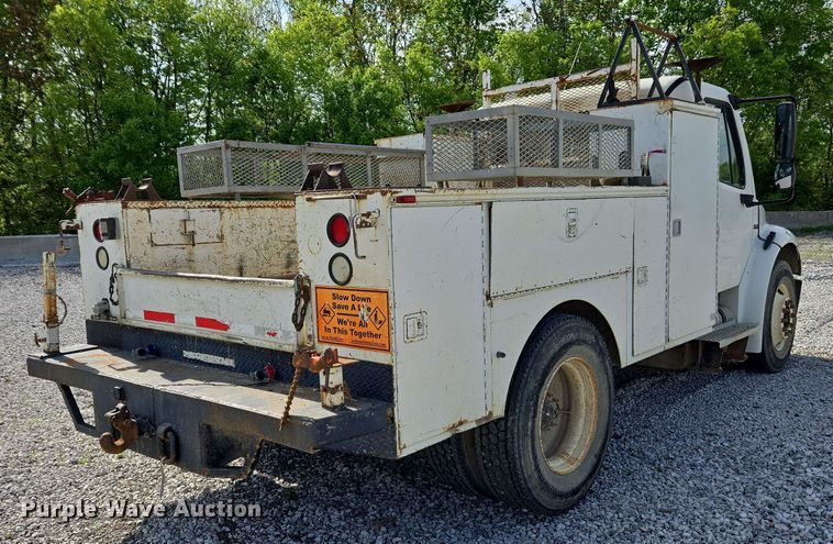 image for item EC4242 2004 Freightliner M2 106 utility / service truck