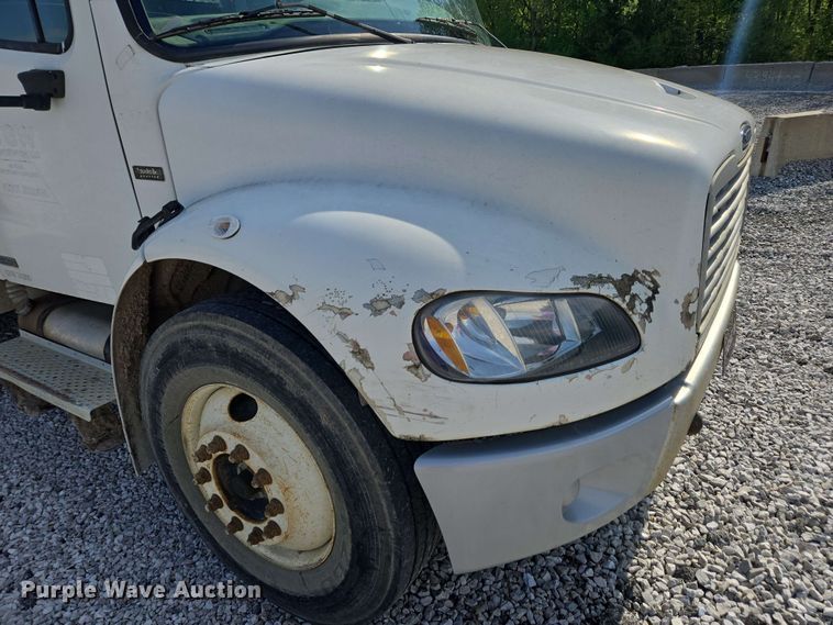 image for item EC4242 2004 Freightliner M2 106 utility / service truck