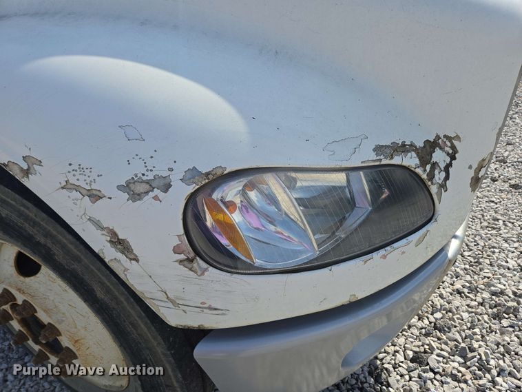 image for item EC4242 2004 Freightliner M2 106 utility / service truck