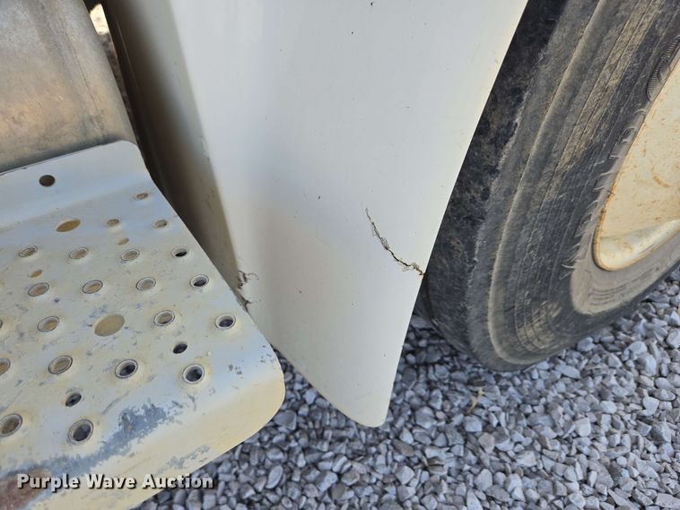 image for item EC4242 2004 Freightliner M2 106 utility / service truck