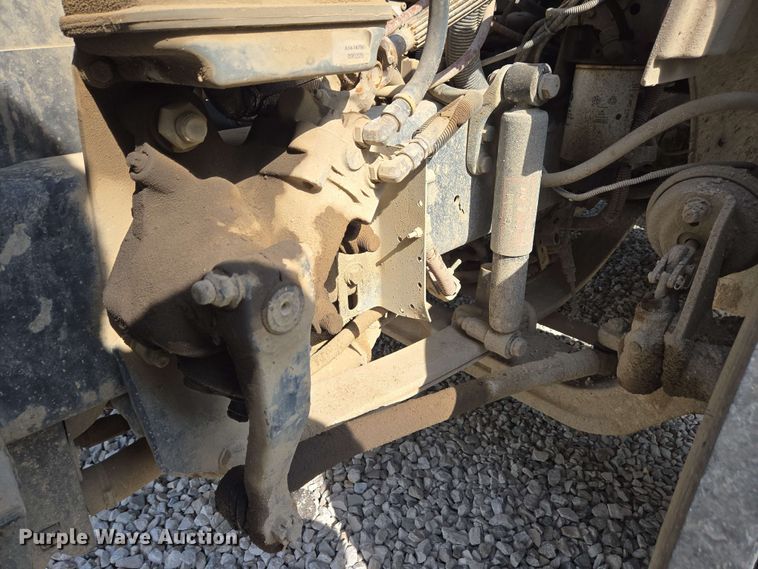 image for item EC4242 2004 Freightliner M2 106 utility / service truck