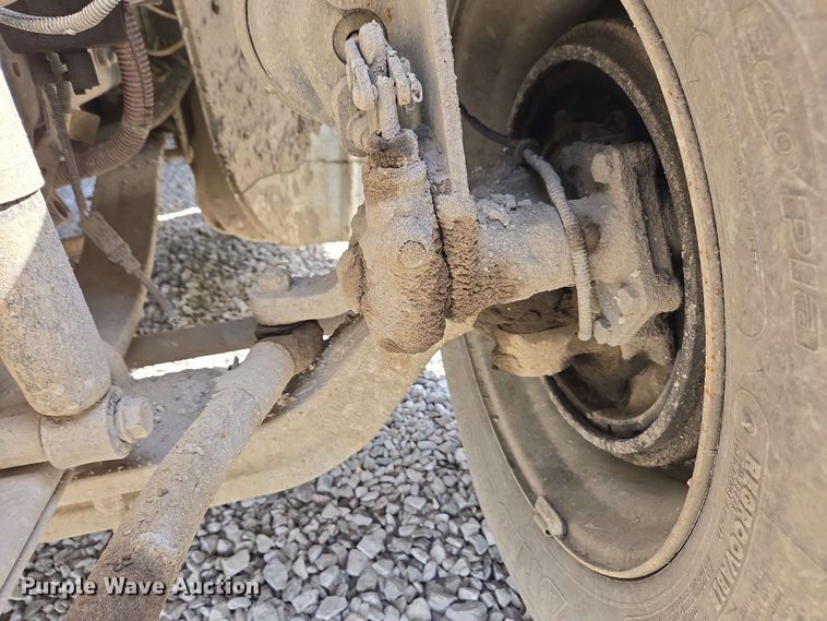 image for item EC4242 2004 Freightliner M2 106 utility / service truck