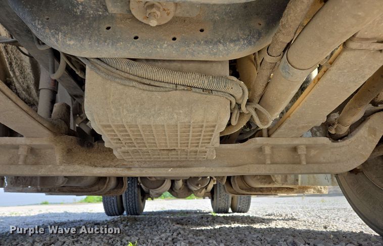 image for item EC4242 2004 Freightliner M2 106 utility / service truck