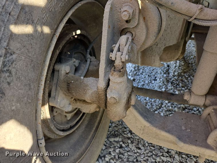 image for item EC4242 2004 Freightliner M2 106 utility / service truck