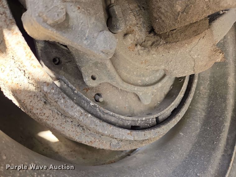 image for item EC4242 2004 Freightliner M2 106 utility / service truck