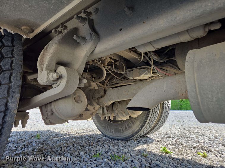 image for item EC4242 2004 Freightliner M2 106 utility / service truck