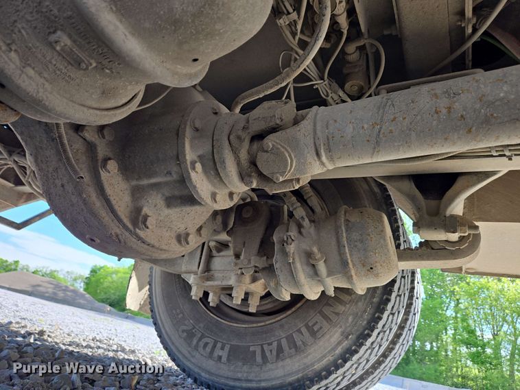 image for item EC4242 2004 Freightliner M2 106 utility / service truck