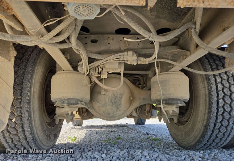 image for item EC4242 2004 Freightliner M2 106 utility / service truck