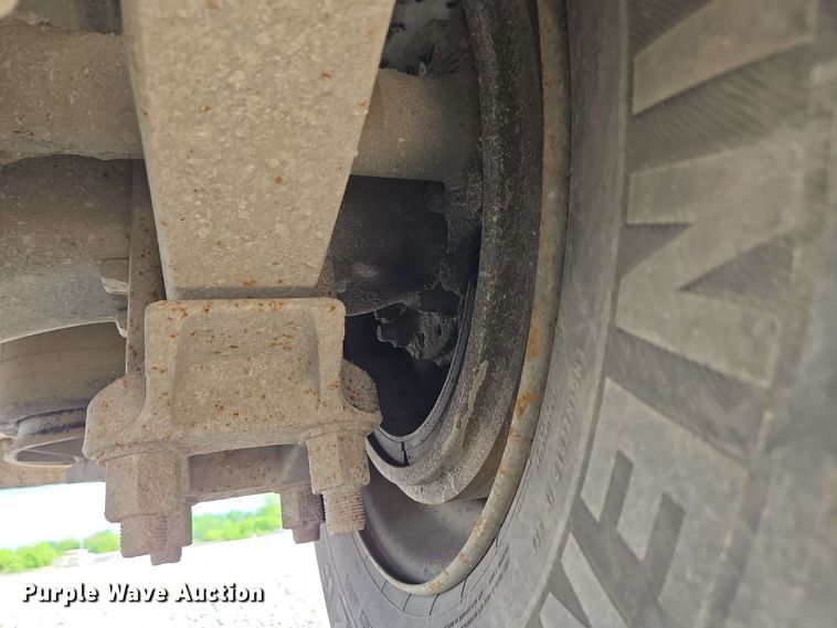 image for item EC4242 2004 Freightliner M2 106 utility / service truck