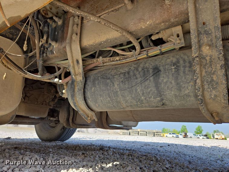 image for item EC4242 2004 Freightliner M2 106 utility / service truck