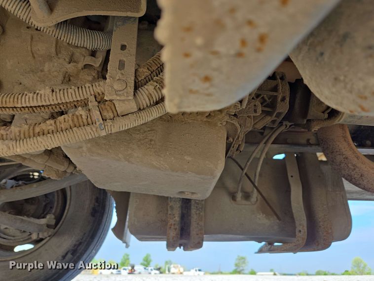 image for item EC4242 2004 Freightliner M2 106 utility / service truck