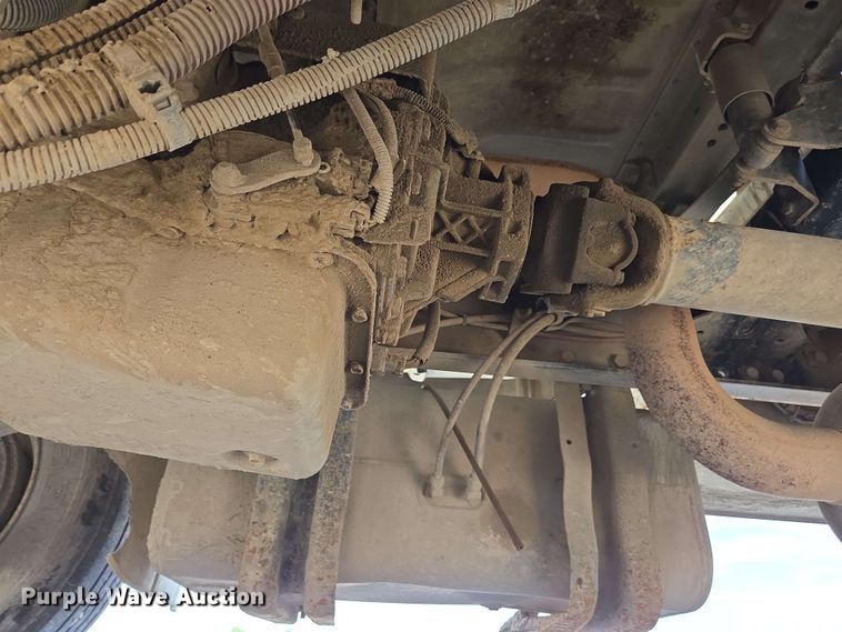 image for item EC4242 2004 Freightliner M2 106 utility / service truck